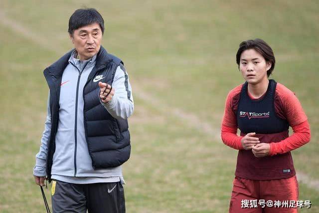 曼联单场33次射门，十年罕见