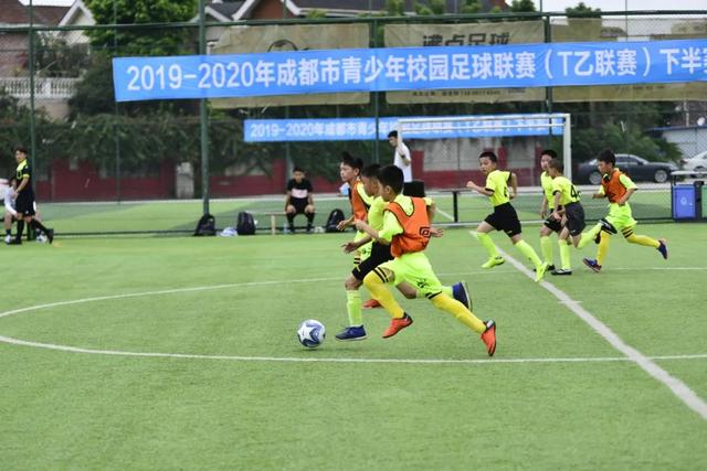 连夜奔赴多哈：中国男篮14人出征世预赛