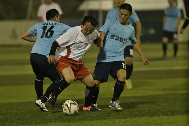 酒局事件后的质问：透明、媒体与权力监督