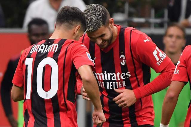 NFL明星球员马霍姆斯现场观战梅西比赛，为阿根廷队助威